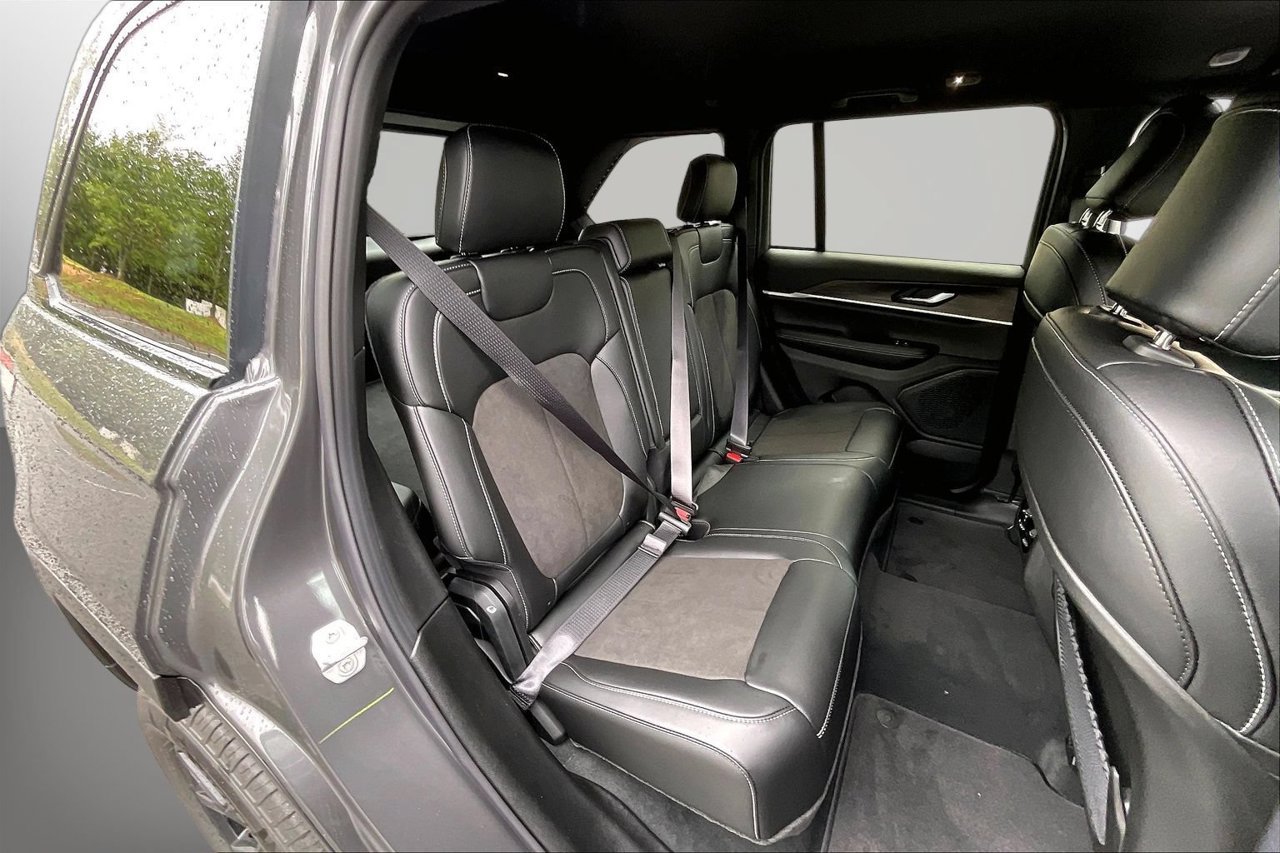 New 2026 Jeep Grand Cherokee Altitude RWD image 19