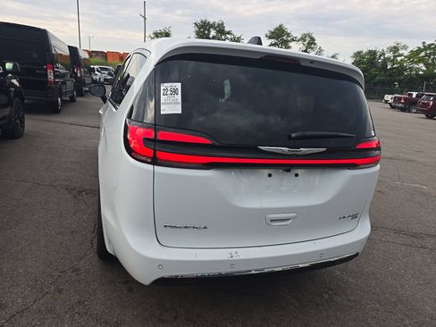 Used 2026 Chrysler Pacifica Limited AWD/4WD image 15