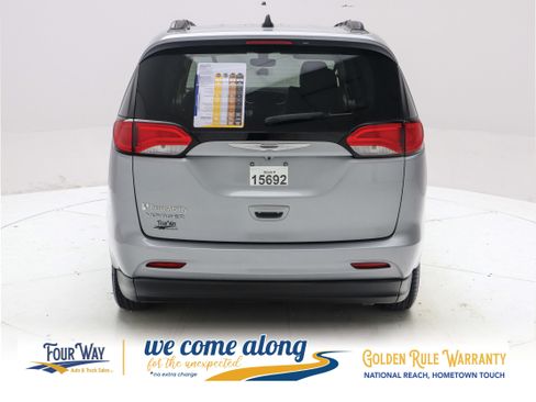 Used 2021 Chrysler Voyager Lxi FWD image 6