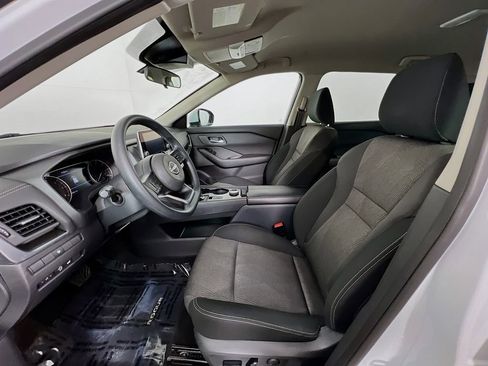 Used 2024 Nissan Rogue SV image 18