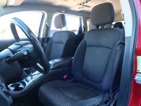 Used 2015 Dodge Journey SE w/ Flexible Seating Group image 12