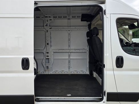 Used 2025 RAM ProMaster 2500 w/ Convenience Group FWD image 14
