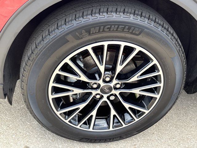 Used 2025 Ford Escape SE w/ Class II Trailer Tow Package FWD image 14