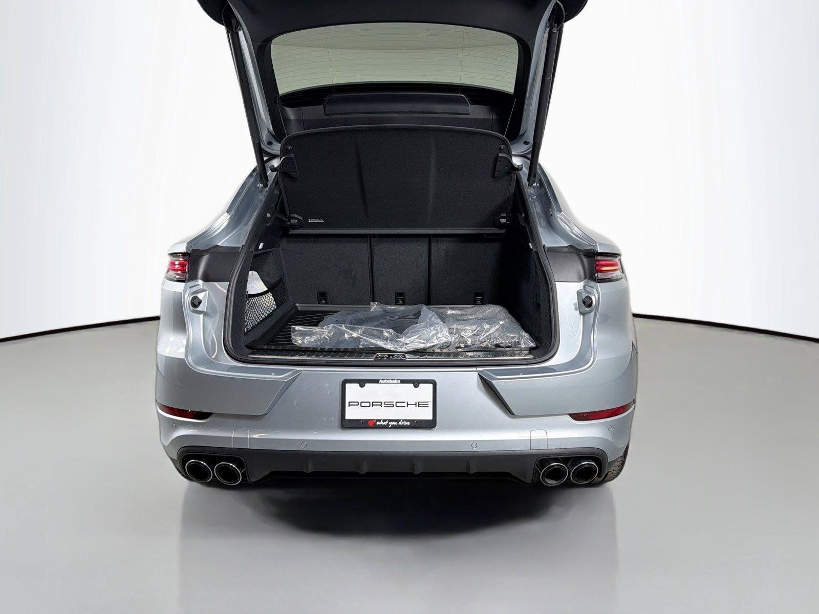 Certified 2025 Porsche Cayenne Coupe AWD/4WD image 36