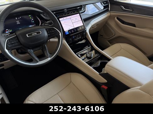 Used 2022 Jeep Grand Cherokee Limited 4xe w/ Luxury Tech Group II AWD/4WD image 13