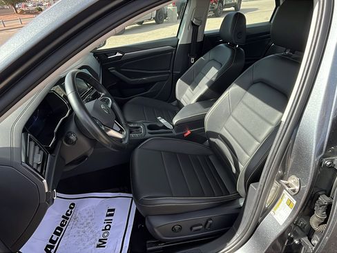 Used 2024 Volkswagen Jetta SE image 10