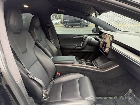 Used 2022 Tesla Model X image 17