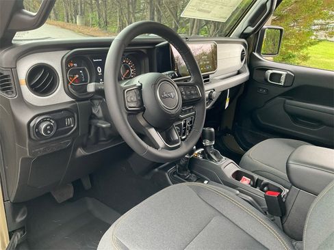 New 2025 Jeep Gladiator Sport image 24