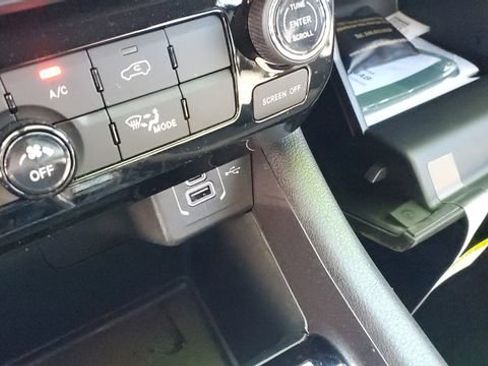 Certified 2024 Jeep Compass Latitude image 16