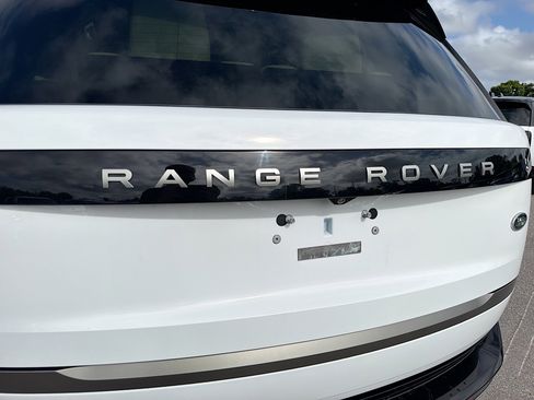 Used 2023 Land Rover Range Rover Long Wheelbase SE AWD/4WD image 11