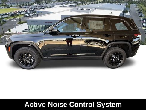 New 2026 Jeep Grand Cherokee Altitude image 8