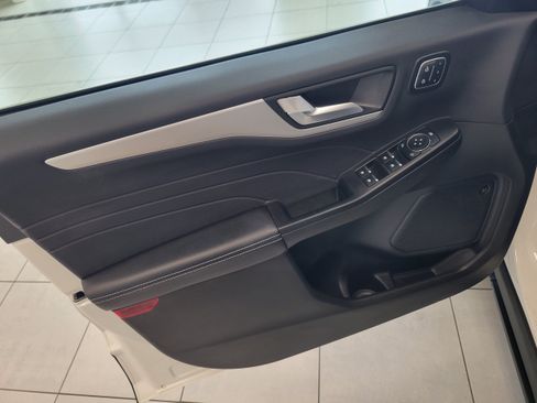 Used 2024 Ford Escape Platinum w/ Premium Technology Package AWD/4WD image 9
