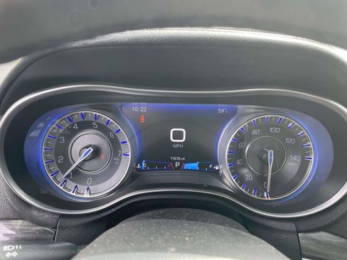 Used 2018 Chrysler 300 Touring w/ Driver Convenience Group image 31