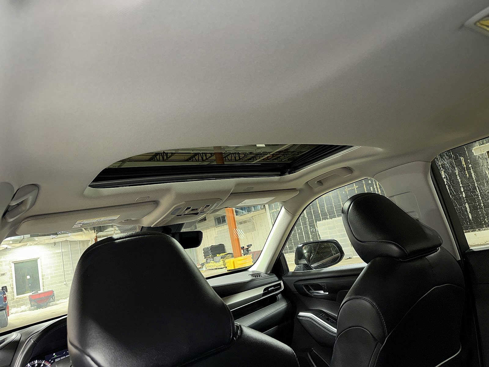 Used 2024 Toyota Highlander XLE AWD/4WD image 26