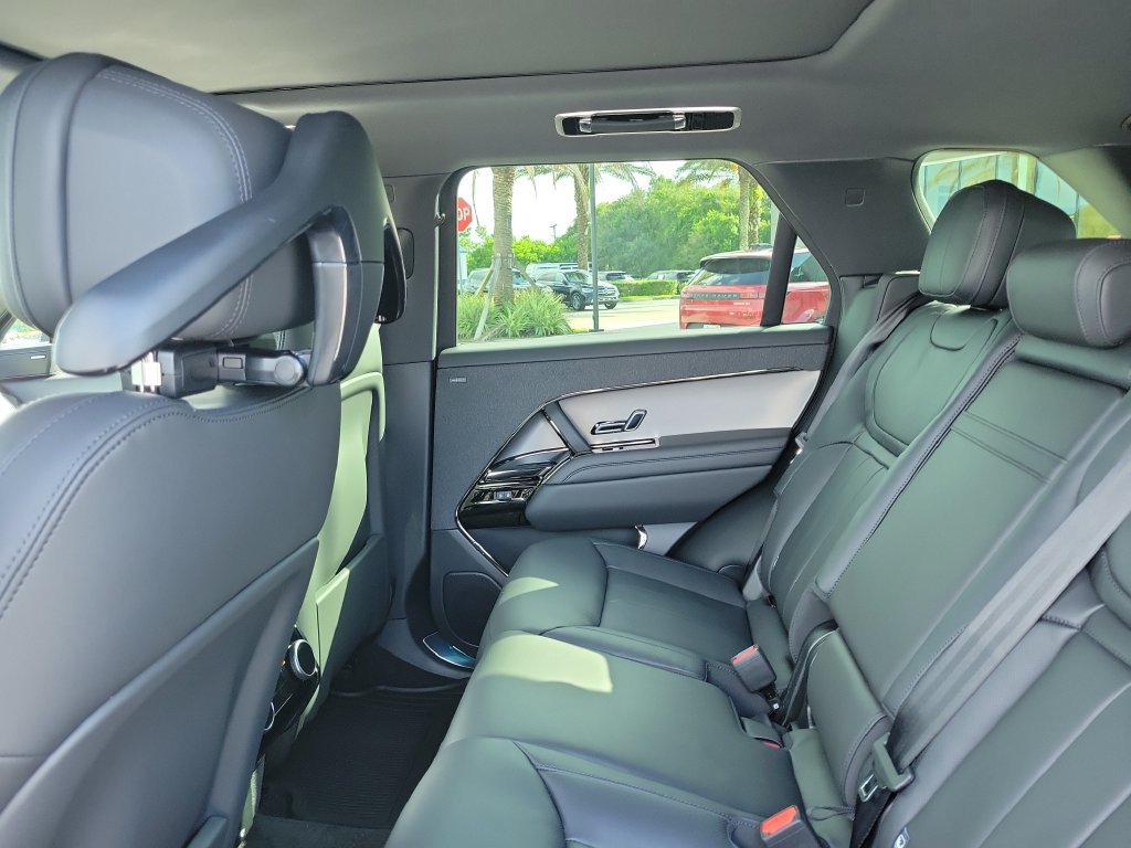New 2027 Land Rover Range Rover Sport SE AWD/4WD image 16