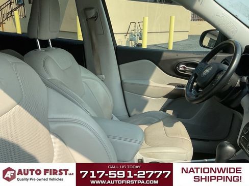 Used 2019 Jeep Cherokee Limited w/ Technology Group FWD image 20