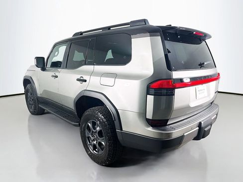 Used 2025 Lexus GX 550 image 3