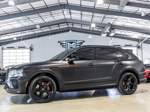 Used 2023 Bentley Bentayga AWD/4WD image 1