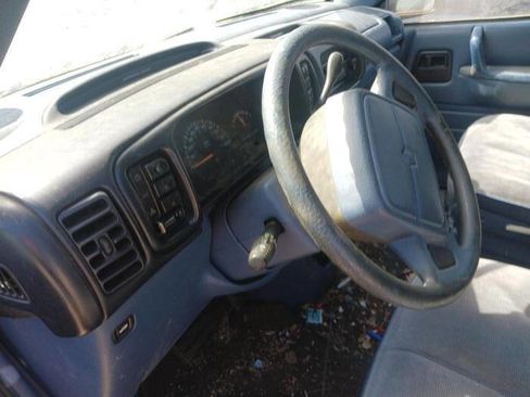 Used 1995 Plymouth Voyager FWD image 29