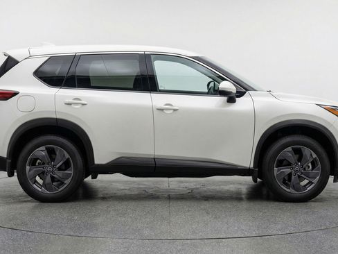 Used 2025 Nissan Rogue SV image 11