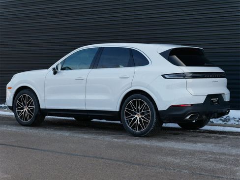 Used 2025 Porsche Cayenne image 3