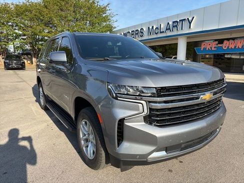 Used 2022 Chevrolet Tahoe LT w/ Luxury Package image 2