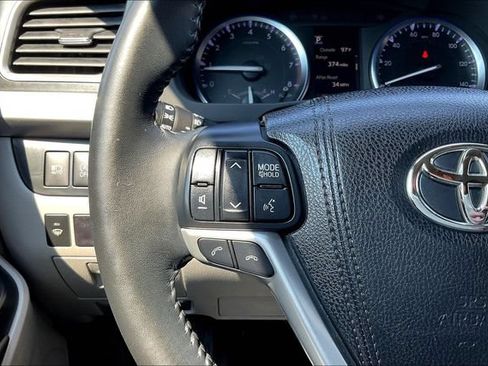 Used 2018 Toyota Highlander XLE FWD image 13