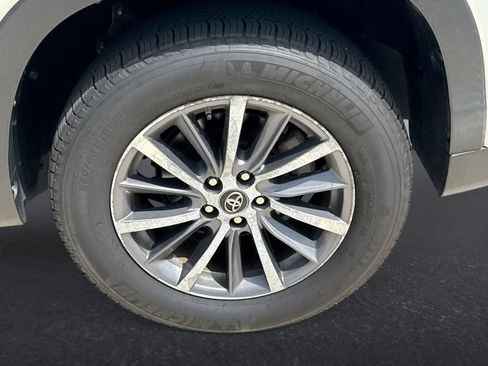 Used 2017 Toyota Highlander XLE FWD image 31