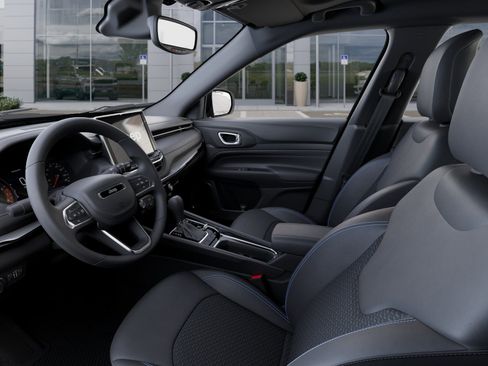 New 2025 Jeep Compass Latitude w/ Sun & Sound Group image 31