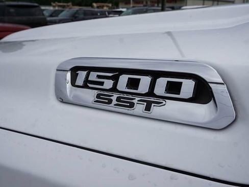 Used 2025 RAM 1500 Laramie AWD/4WD image 10