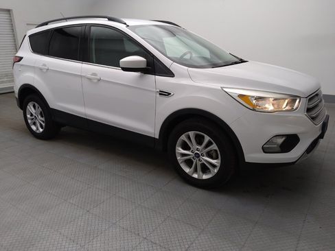 Used 2018 Ford Escape SE FWD image 11