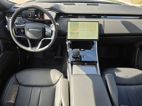 Used 2026 Land Rover Range Rover Sport SE AWD/4WD image 4