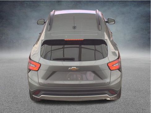 Used 2025 Chevrolet Trax LT w/ LT Convenience Package FWD image 6