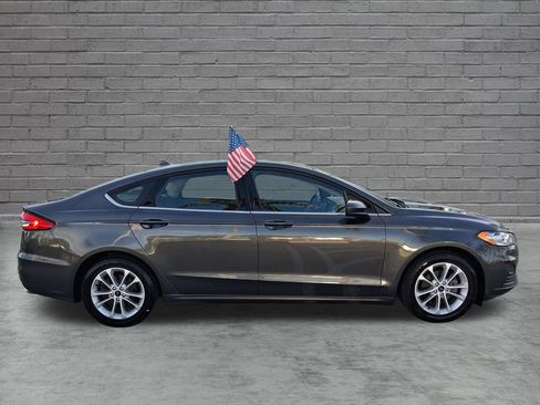 Used 2019 Ford Fusion SE FWD image 11