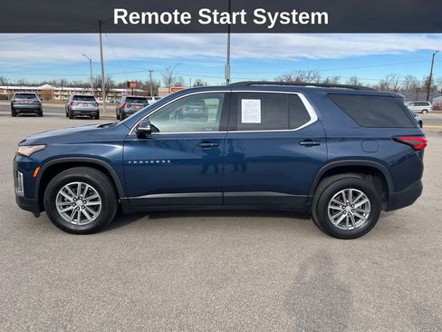 Used 2023 Chevrolet Traverse LT image 2