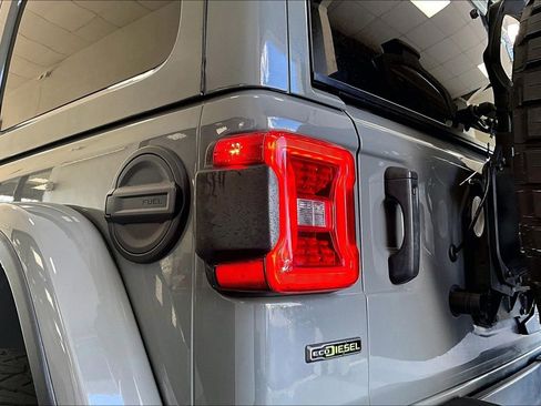 Used 2022 Jeep Wrangler Unlimited Rubicon w/ LED Lighting Group AWD/4WD image 20