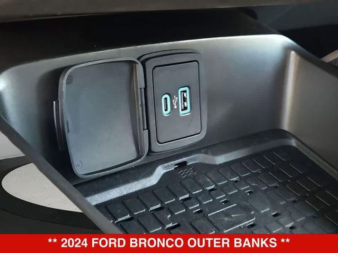Used 2024 Ford Bronco Outer Banks AWD/4WD image 31