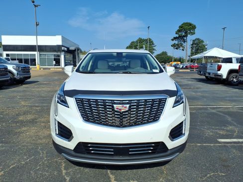 Used 2023 Cadillac XT5 Premium Luxury w/ Technology Package FWD image 2