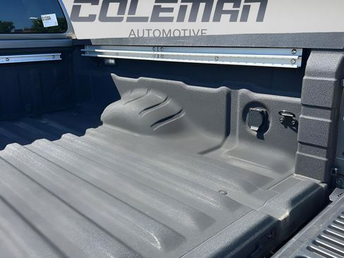 Used 2024 Nissan Frontier SV AWD/4WD image 25