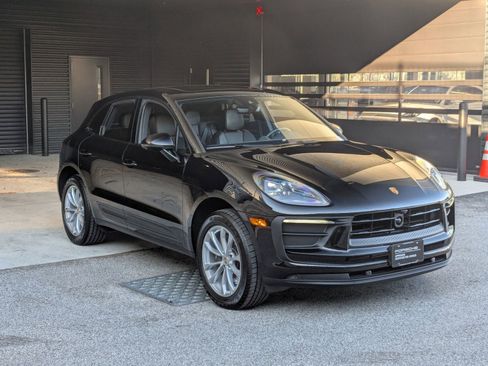 Certified 2025 Porsche Macan AWD/4WD image 7