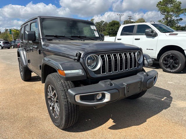 Used 2026 Jeep Wrangler Unlimited Sahara AWD/4WD image 2