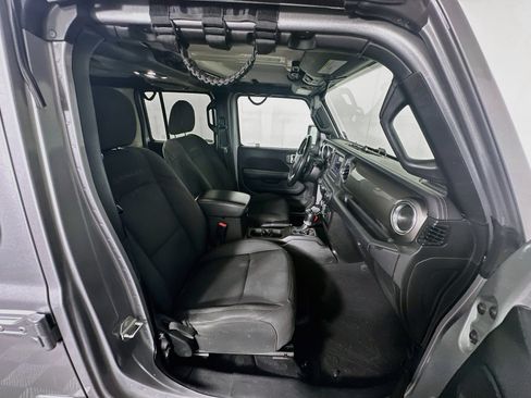 Used 2020 Jeep Wrangler Unlimited Sahara AWD/4WD image 28