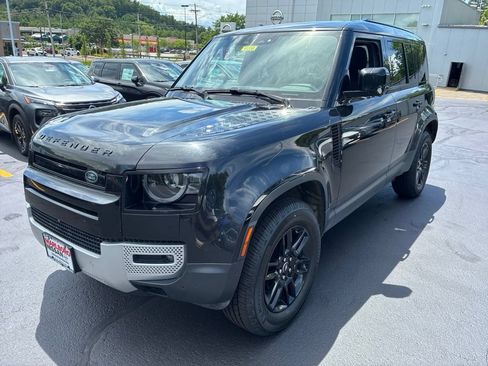 Used 2025 Land Rover Defender 110 S AWD/4WD image 3