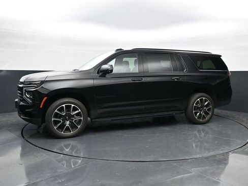 Used 2025 Chevrolet Suburban RST w/ Comfort Package AWD/4WD image 6
