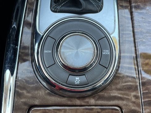 Used 2020 Nissan Armada SL image 7