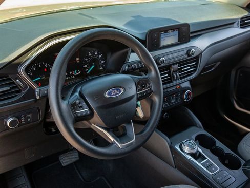 Used 2020 Ford Escape S image 10