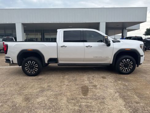 Used 2025 GMC Sierra 2500 Denali Ultimate w/ Max Trailering Package AWD/4WD image 8