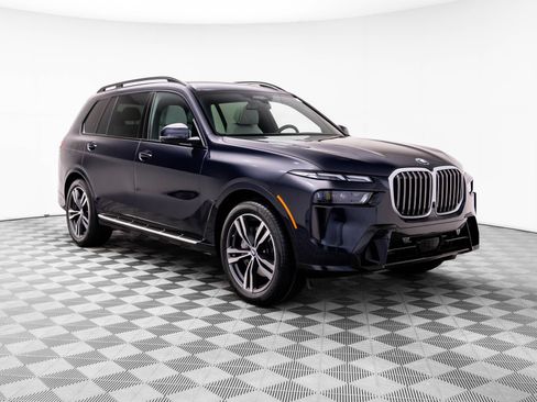 Certified 2026 BMW X7 xDrive40i w/ M Sport Package AWD/4WD image 8