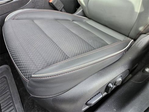 Used 2022 Chevrolet TrailBlazer RS w/ Sun and Liftgate Package image 8