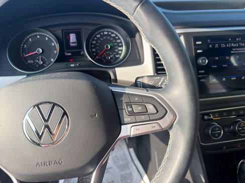 Used 2021 Volkswagen Atlas Cross Sport SE FWD image 33